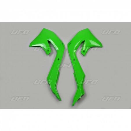 UFO KA04751#026 : Plásticos laterales de radiador UFO verde Kawasaki KX450